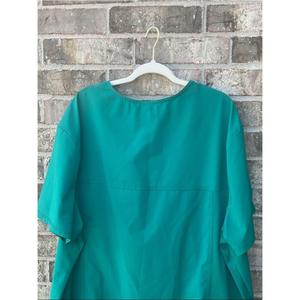 Take 50% OFF/ Infinity Men's Teal V-Neck Scrub Top - Teal, Size-3XL - Picture 9 of 12